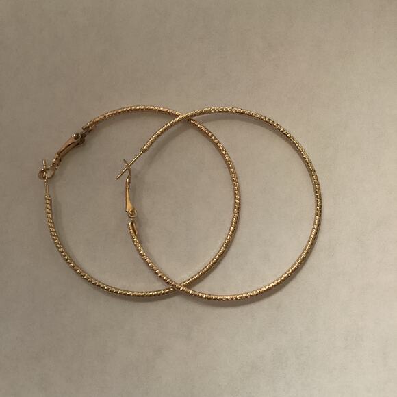 4154 NWOP Large 2" Sparkly Gold Hinge Textured Hoop Earrings - Picture 1 of 2